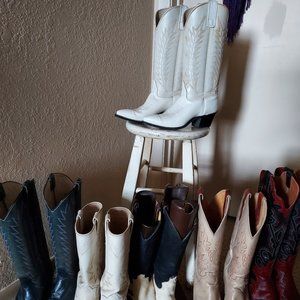 Ladies' white cowboy boots Size 6
